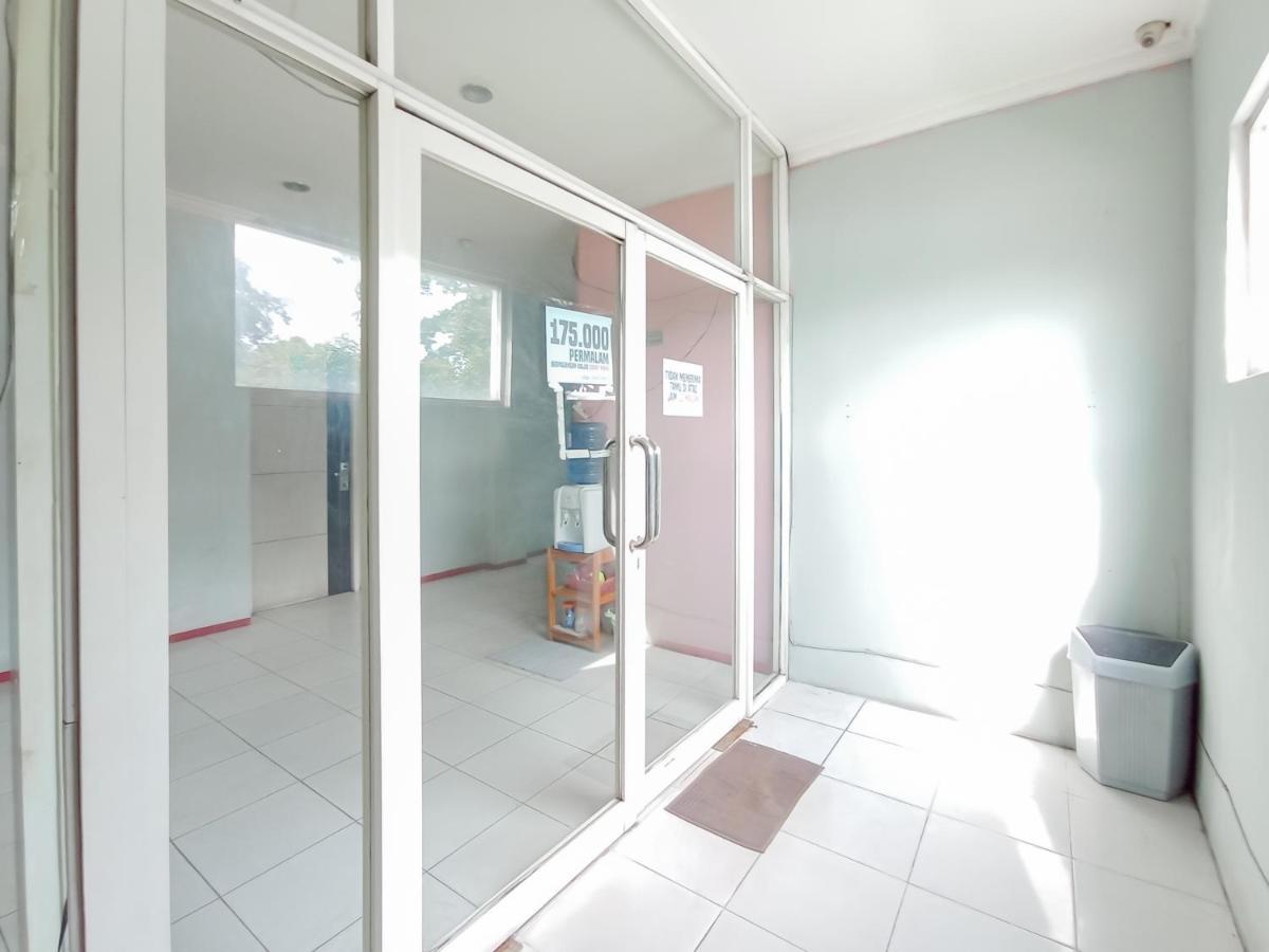 Reddoorz Syariah Near Q-Mall Banjarbaru Martapura  Esterno foto