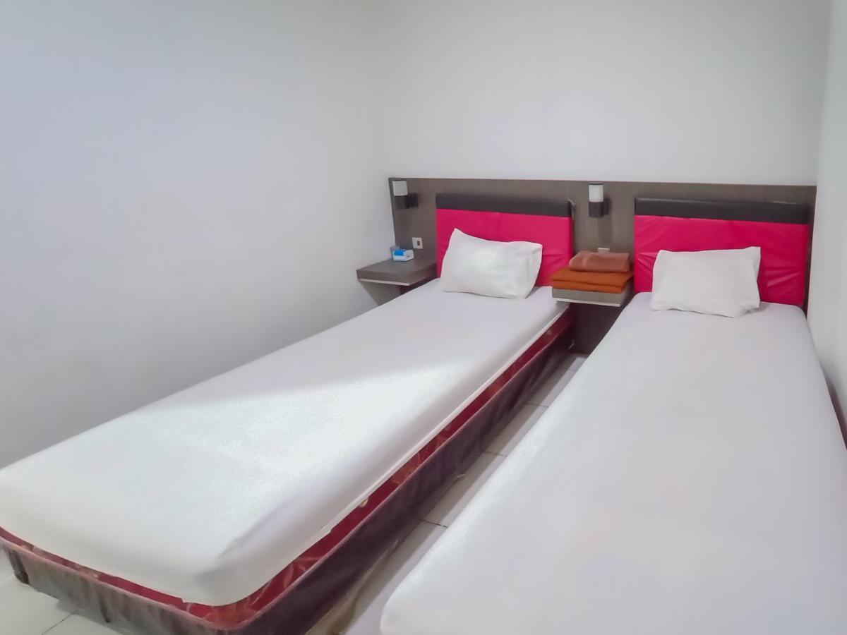 Reddoorz Syariah Near Q-Mall Banjarbaru Martapura  Esterno foto